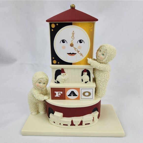 🔹️NIB Dept 56 FAO Schwartz 2021 "Time For Fun" Snowbabies Figurine - Picture 2 of 14